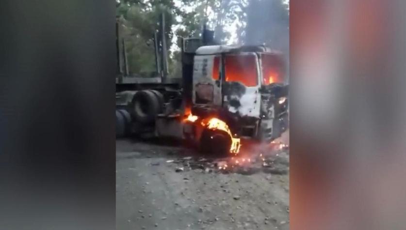 Seis camiones y dos grúas son quemados en ataque incendiario en Contulmo
