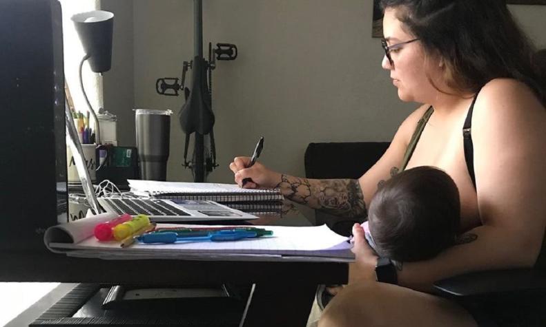 "Hazlo en tu tiempo libre": Profesor prohibió que alumna amamantara a su bebé durante clase virtual