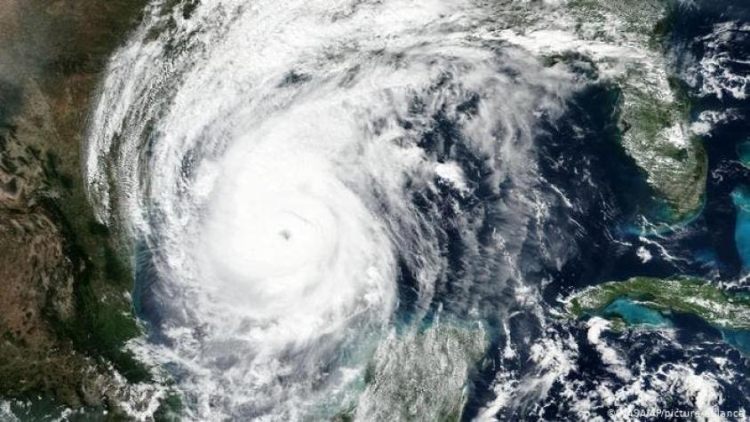 Delta avanza como huracán mayor por el Golfo de México