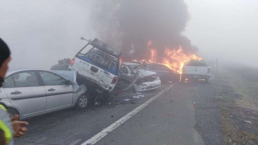 Al menos dos muertos en colisión múltiple de más de 10 vehículos en Ruta 5 sur cerca de Victoria