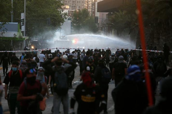 Al menos seis detenidos tras nueva jornada de manifestaciones en Plaza Baquedano