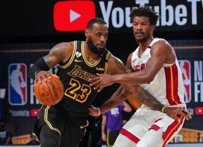 Los Heat derrotan a los Lakers en un final de infarto y siguen con vida