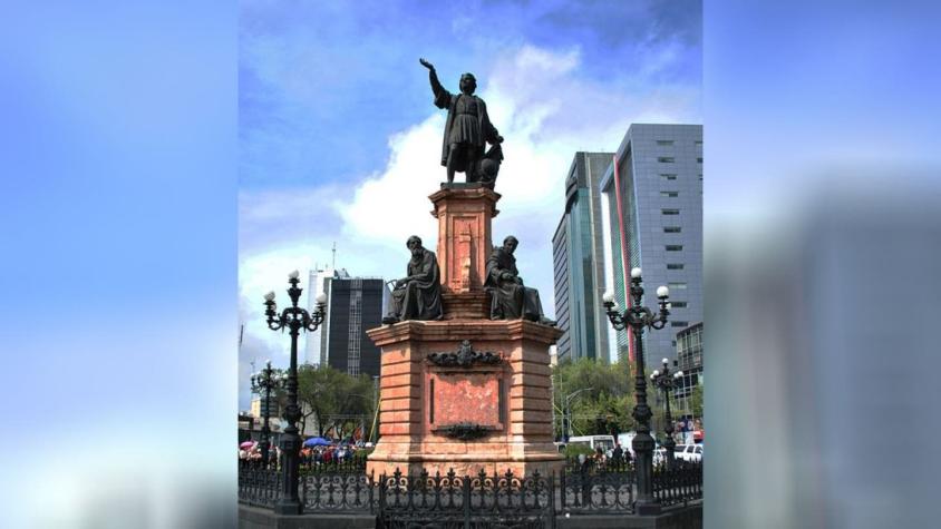 Retiran estatua de Cristóbal Colón en Ciudad de México previo a conmemoración del 12 de octubre
