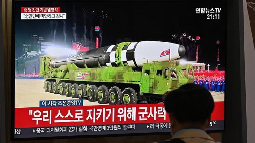 Lo que se sabe del enorme misil que Corea del Norte develó durante un desfile militar