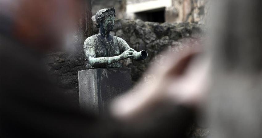 Mujer devuelve objeto robado de las ruinas de Pompeya para liberarse de "una maldición"