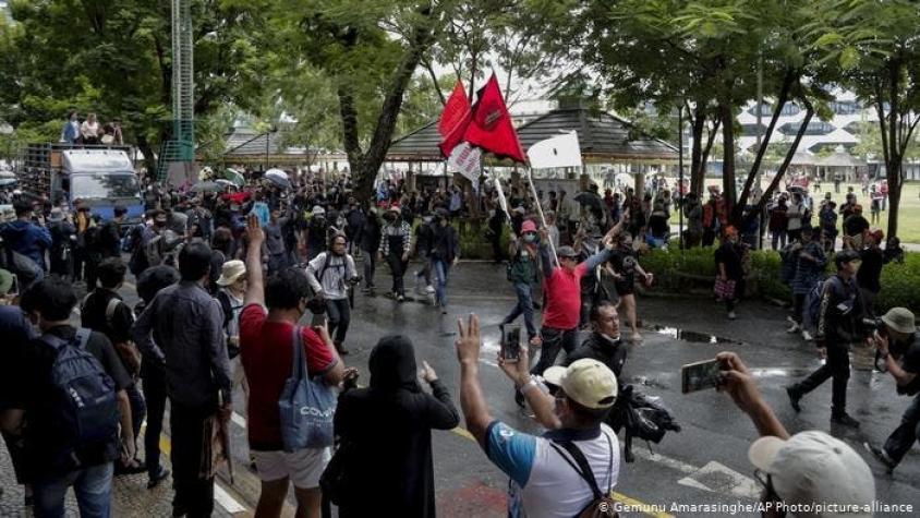 Tailandia decreta estado de emergencia y disuelve protesta antigobierno