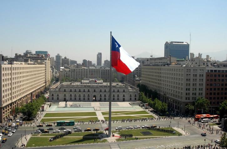 Fitch recorta nota de Chile como consecuencia de pandemia y presión sobre finanzas post estallido