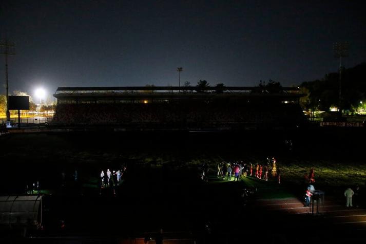 Partido entre Universidad Católica y Curicó Unido suspendido por corte de luz en Estadio La Granja