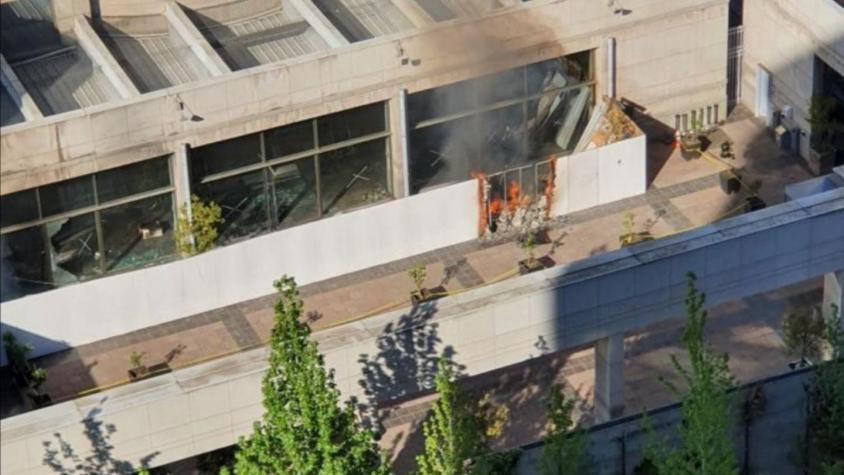 Incendio se produce en edificio de la Mutual de Seguridad en el centro de Santiago