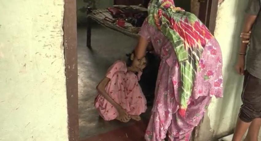 Rescatan a mujer en la India encerrada en un baño durante más de un año por su esposo