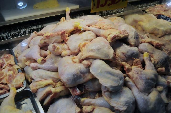 Colusión en venta de pollos: Asociación de consumidores pide indemnización de $50 mil a cada chileno