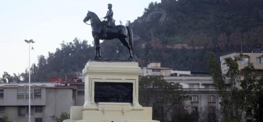 Consejo de Monumentos Nacionales decide no trasladar estatua de general Baquedano