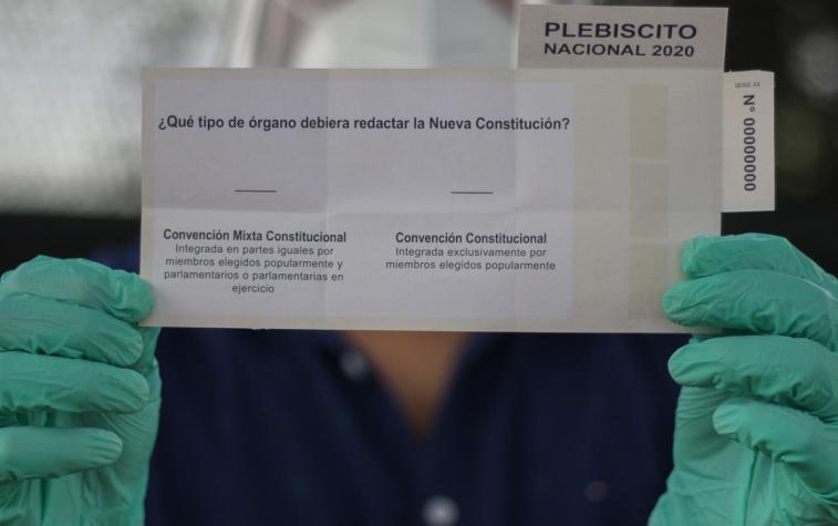 Gobierno llama a "personas con síntomas, fiebre y tos" a no ir a votar al plebiscito