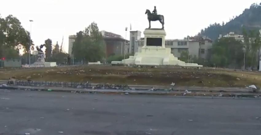Plebiscito 2020: Así amaneció Plaza Baquedano tras masivo festejo por el triunfo del ‘Apruebo’