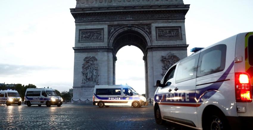 Policía levanta alerta de bomba en el área del Arco de Triunfo de París