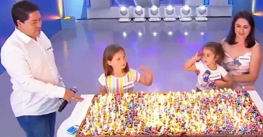 "Con un pastel como éste no más peleas": Niñas del cumpleaños viral apagan 500 velas de una torta