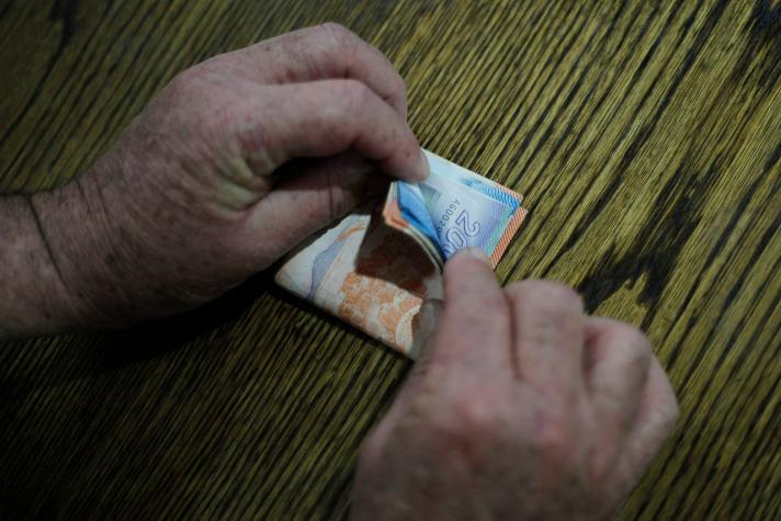 Salario mínimo: Cámara respalda informe de comisión mixta y aprueba alza de $ 6.000 Salario mínimo: Cámara respalda informe de comisión mixta y aprueba alza de $ 6.000