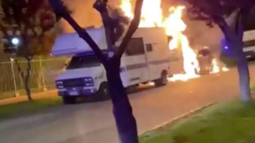 Dos sujetos queman un automóvil y una casa rodante en Viña del Mar