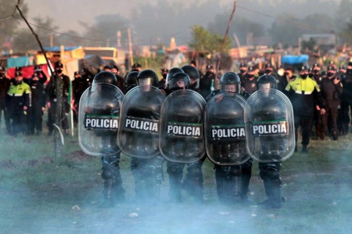 "Me quemaron todo": Violento desalojo en principal toma de tierras en Argentina