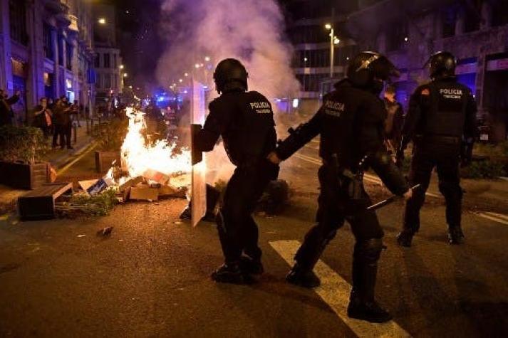 Segunda noche de disturbios en España por restricciones contra el COVID-19