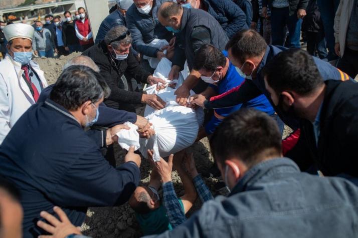 Contabilizan en más de 50 los muertos en Turquía por terremoto