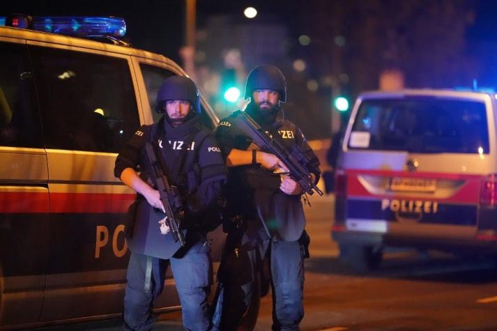 Tiroteo en Viena: ministro del Interior habla de probable "ataque terrorista"
