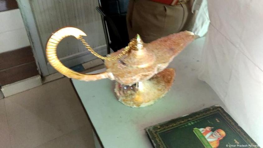 Arrestan a dos hombres en India por estafar a médico con la "lámpara de Aladin"