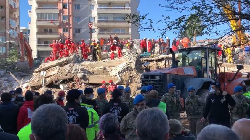 [VIDEO] Terremoto en Turquía: Rescatan con vida a tres niños que estaban bajo los escombros