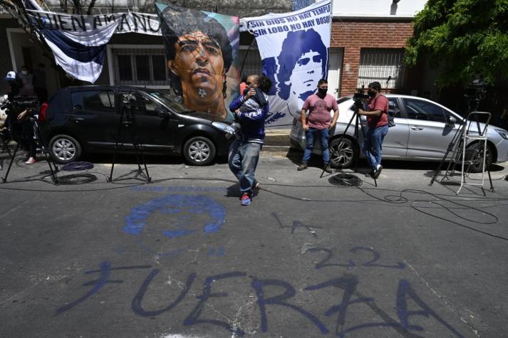 #FuerzaDiego: El mundo del fútbol atento a la salud de Diego Maradona