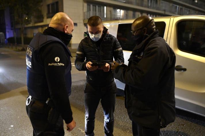Bruselas: Policía rastrea a quienes ignoran el toque de queda