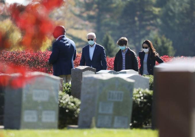 [FOTOS] Joe Biden visita tumbas de sus familiares tras ganar las elecciones presidenciales