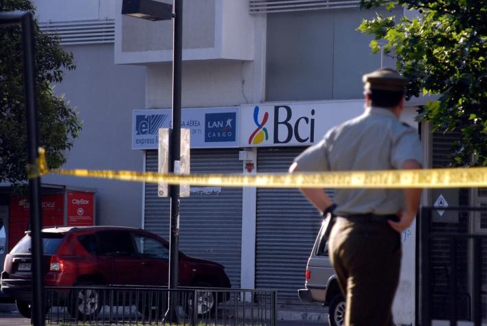 Más de 170 millones de pesos robados de un banco en Las Condes: delincuentes se dieron a la fuga
