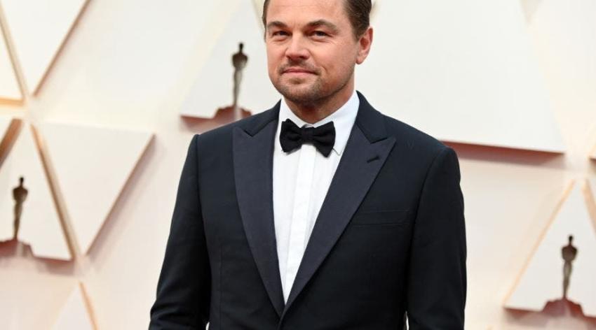 Leonardo DiCaprio somos todos: el actor disfruta de la playa y luce su "cuerpo de papá"