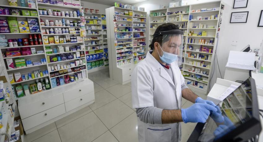 Colusión de las farmacias: Sernac anuncia compensación para más de 50 mil afectados
