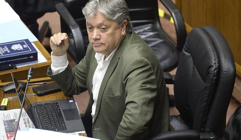 Senador Navarro continúa con ventilación mecánica y en "estado crítico" tras operación de urgencia