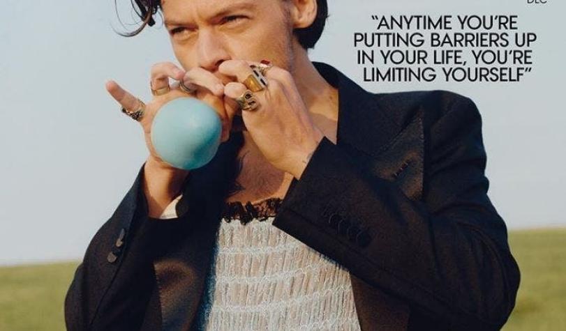 Harry Styles impacta con vestido y se convierte en el primer hombre en ser portada de Vogue