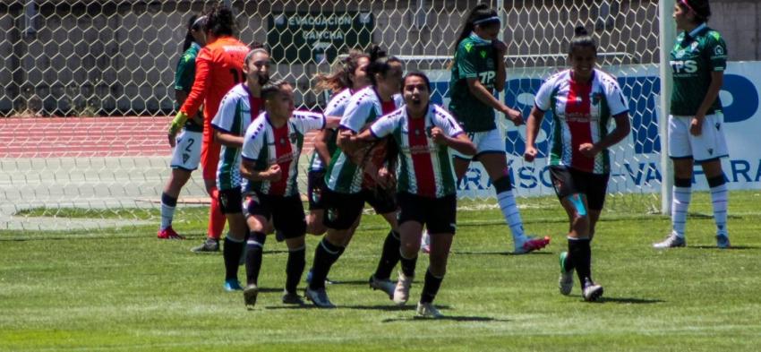 "Larguitas y lindas": Comentarista de fútbol femenino chileno aludió a piernas de árbitra