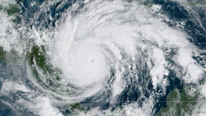 Huracán Iota amenaza Centroamérica con vientos extremos y una subida de marea potencialmente mortal