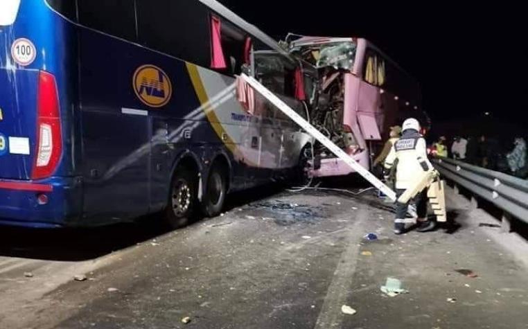 Al menos 15 heridos tras colisión de cuatro buses de pasajeros en Tarapacá