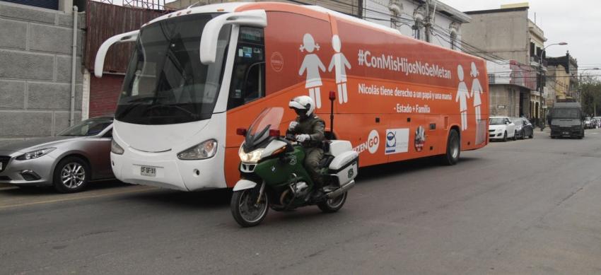 Defensoría de la Niñez y Movilh rechazan circulación del denominado "Bus de la libertad"