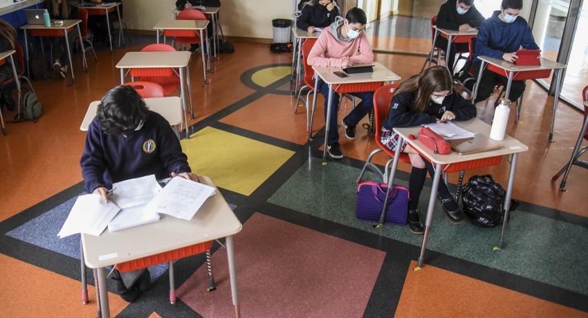 Mineduc reporta que 1.500 colegios han solicitado permiso para volver a clases presenciales
