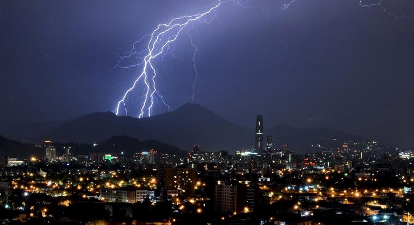 Meteorología emite aviso de posibles tormentas eléctricas para diez regiones