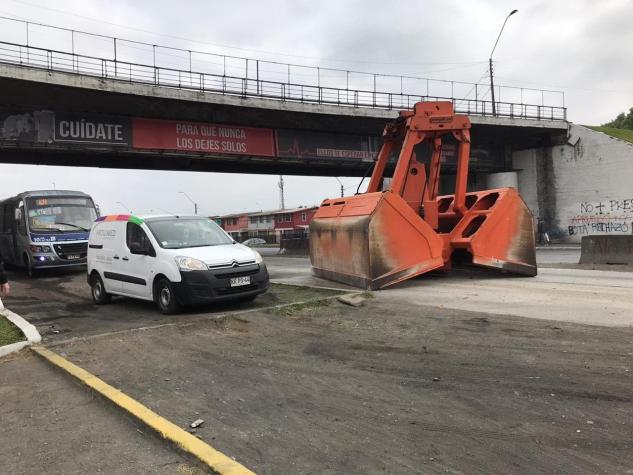 Puente Perales de Talcahuano se encuentra con riesgo de colapso tras impacto de camión