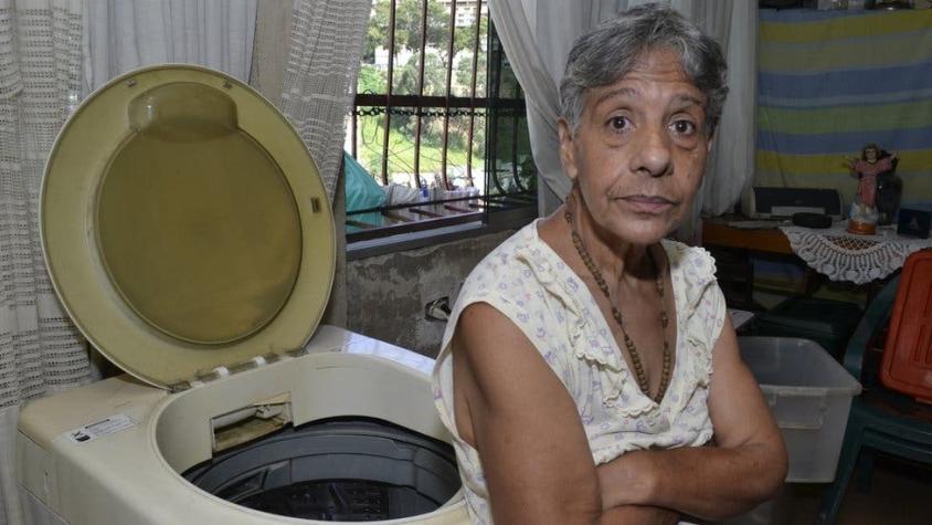 "Nunca pensé que pasaría hambre en mi vejez": cómo es vivir con una pensión de US$1,3 en Venezuela