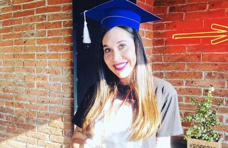"¡Nunca es tarde!": Valentina Roth se gradúa de cuarto medio a sus 29 años