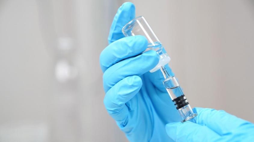Vacuna contra el COVID-19 de Pfizer podría ser aprobada en Reino Unido durante la próxima semana