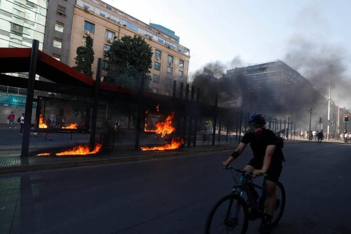Destrozos e intentos de saqueos en centro de Santiago en nueva jornada de manifestaciones