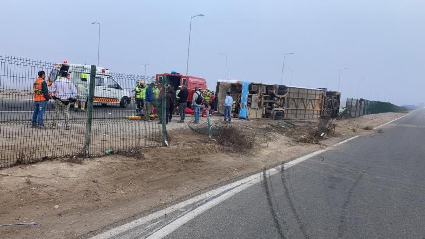 Bus que transportaba a 33 trabajadores volcó en Vallenar