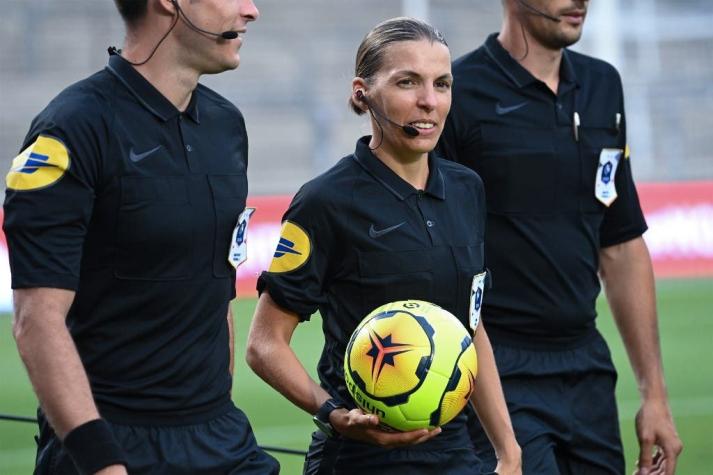 Una francesa será la primera mujer en arbitrar un partido de Champions League el miércoles
