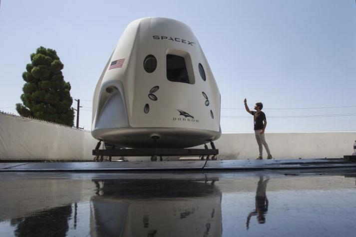 [VIDEO] Así fue el acoplamiento de la cápsula de SpaceX con la Estación Espacial Internacional